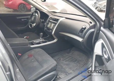 2015 Nissan Altima 2.5 z USA, uszkodzony, nr VIN 1N4AL3AP3FC231917